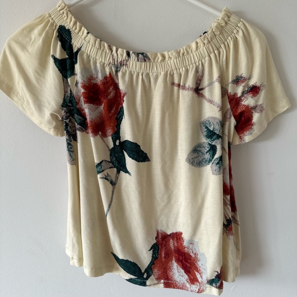 Aritzia Wilfred Sartre Off-The-Shoulder T-Shirt Floral - Picture 4 of 4